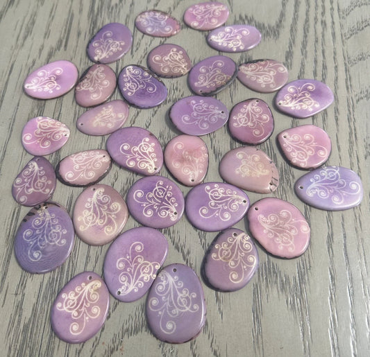 Tagua Slices Beads. 20 Lilac Engraved Pieces.