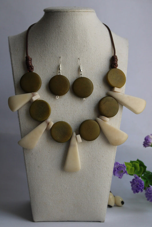 Tagua Necklace and Earrings Set in Green and Beige Color.