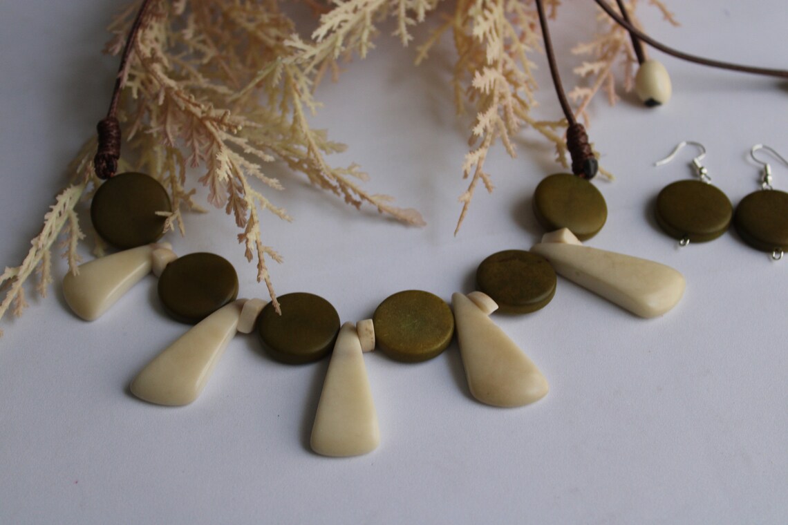 Tagua Necklace and Earrings Set in Green and Beige Color.