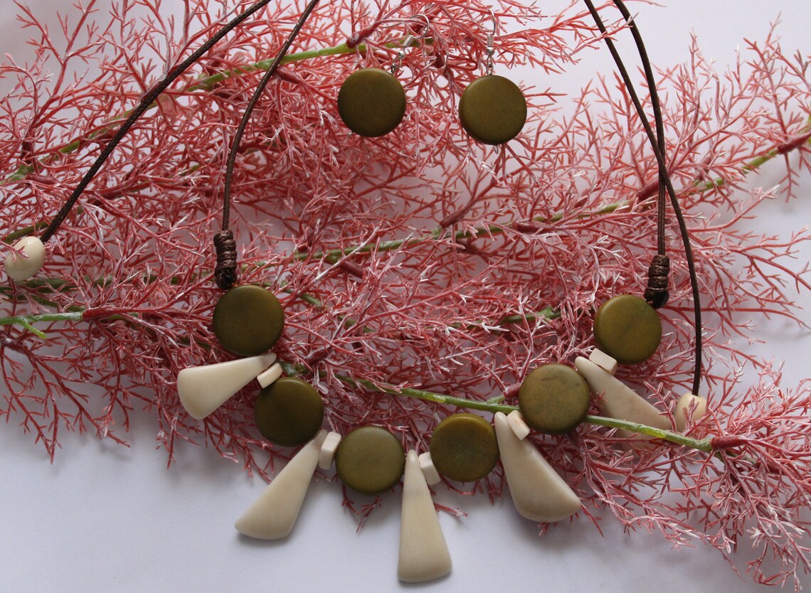 Tagua Necklace and Earrings Set in Green and Beige Color.