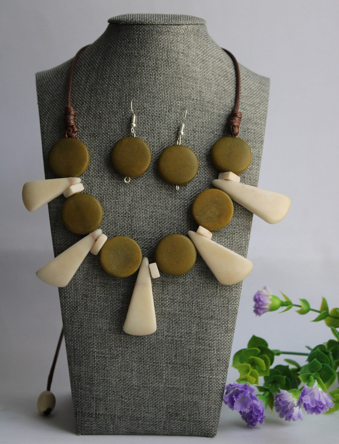 Tagua Necklace and Earrings Set in Green and Beige Color.