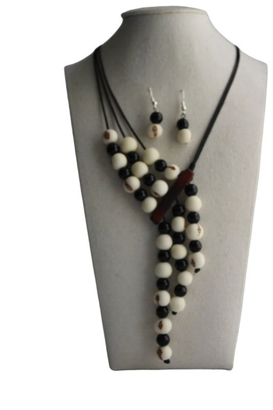 Acai and Tagua Necklace and Earrings Set in Beige Color.