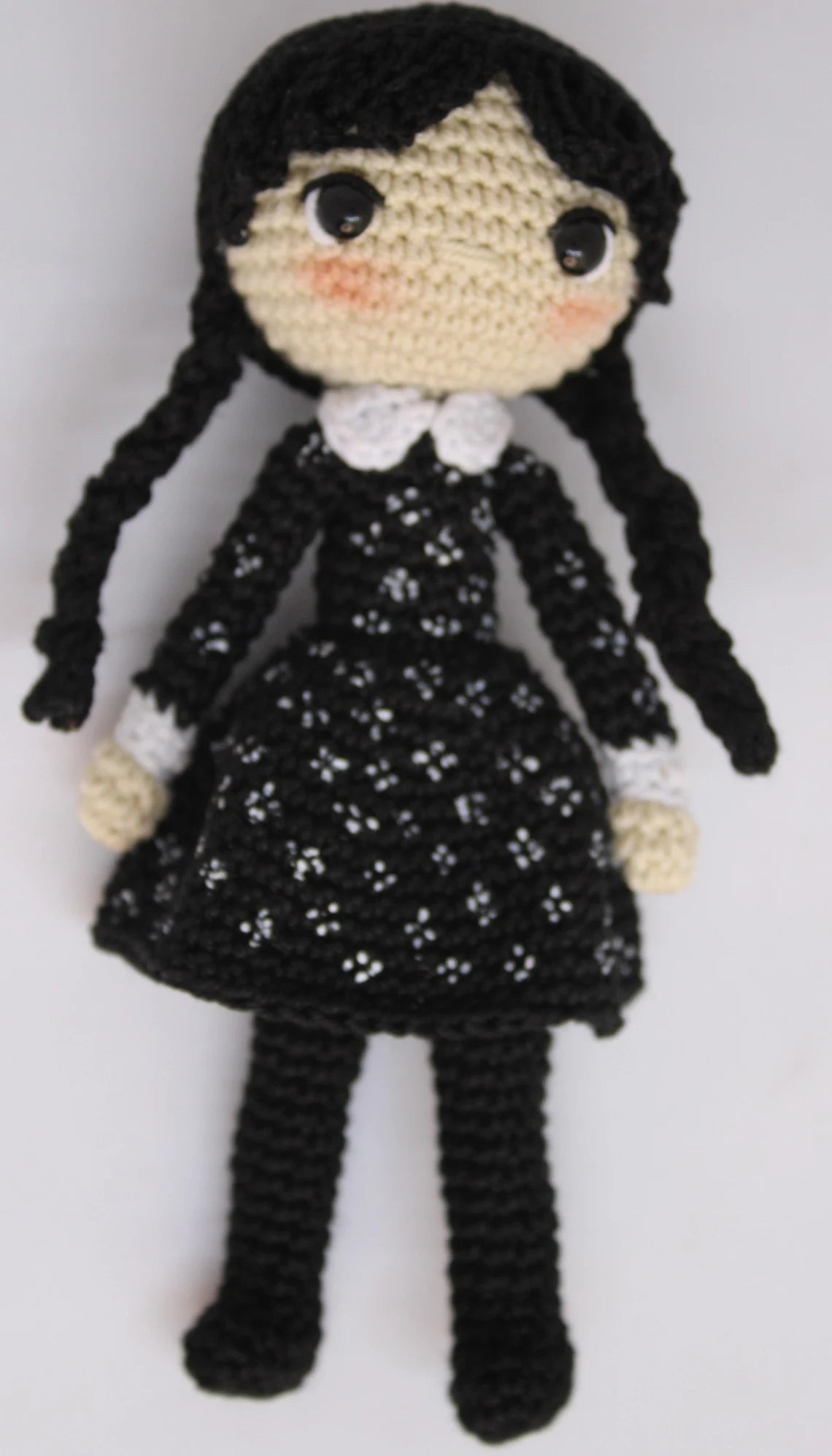 Crochet Wednesday Addams. Amigurumi