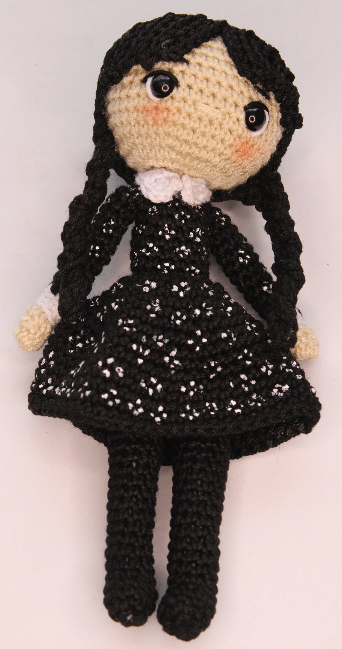 Crochet Wednesday Addams. Amigurumi