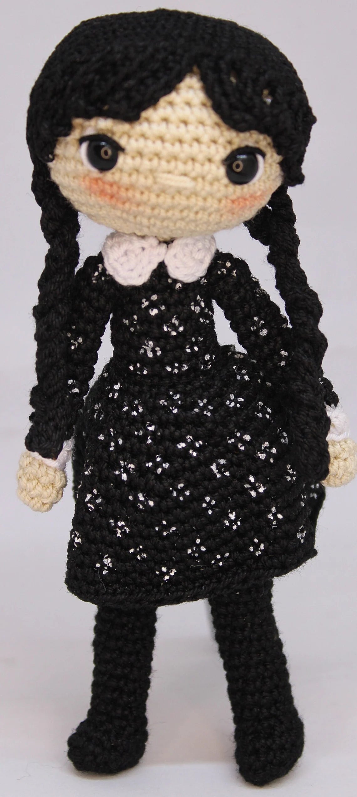 Crochet Wednesday Addams. Amigurumi