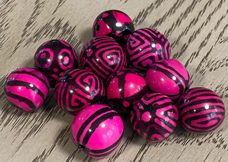 Bombona Ball Beads. 20 Pink Patterned Pieces.