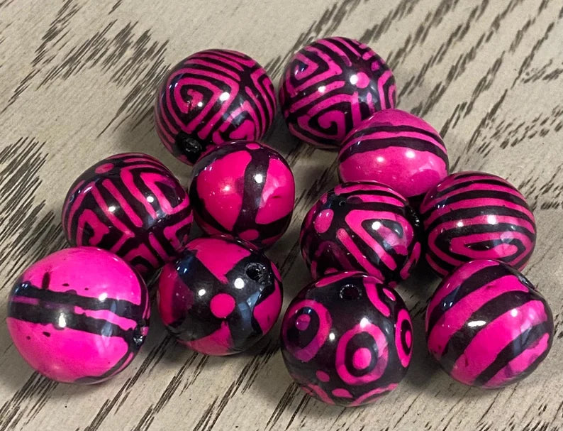 Bombona Ball Beads. 20 Pink Patterned Pieces.