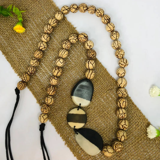 Tagua and Bombona Necklace in Beige Color.