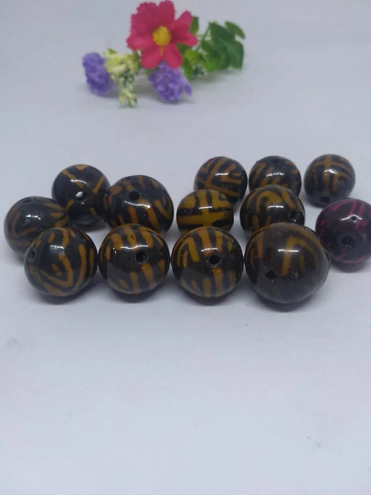 Bombona Ball Beads. 20 Brown Pieces.