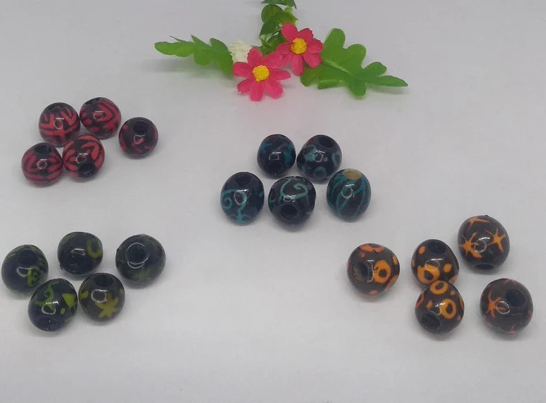 Bombona Ball Beads. 30 Patterned Multicolored Pieces.