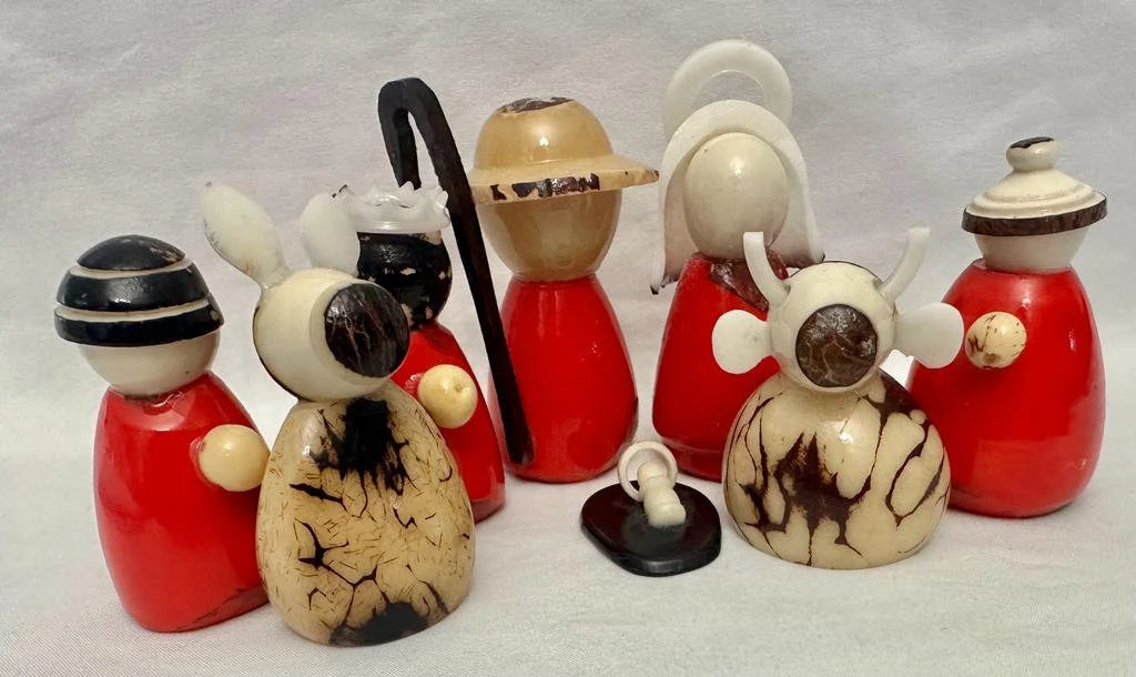 Tagua Nativity Set red and beige