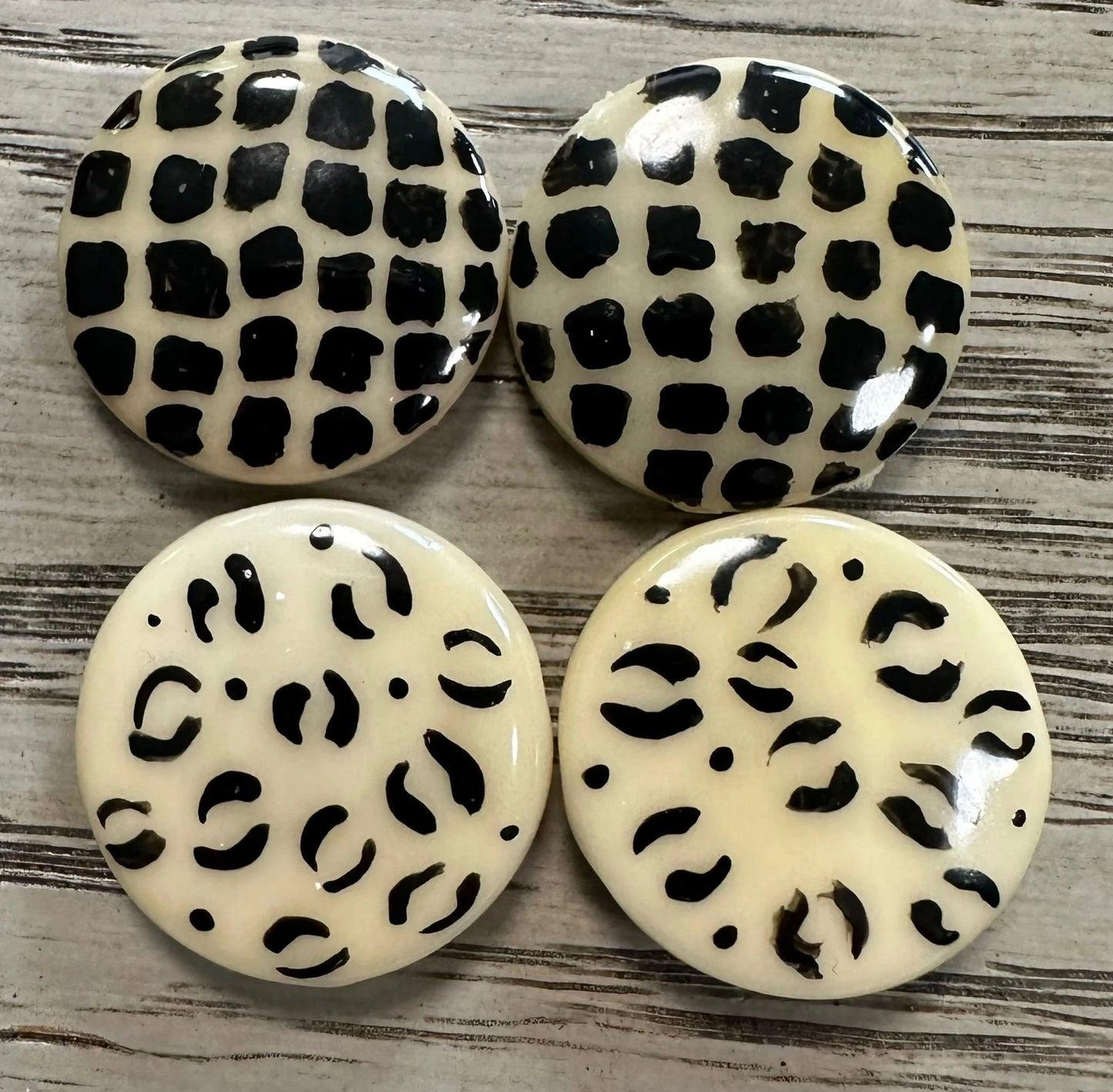 Tagua Disc Beads. 20 Beige Handpainted Pieces.