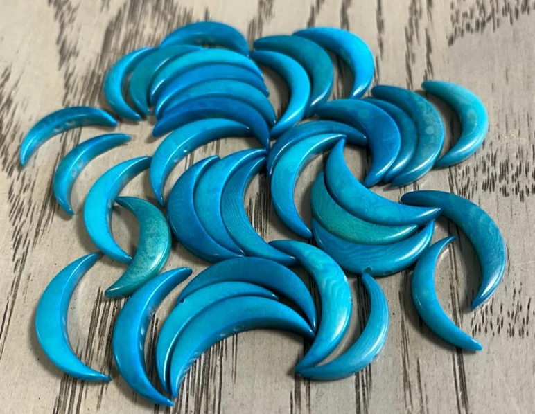 Seed Beads Moon Shape 20 Pieces in Blue. Tagua Nut from Colombia. Size: approx. 2x1 cm. Jewelry Making Side Drilled 2 Holes Beading Carving