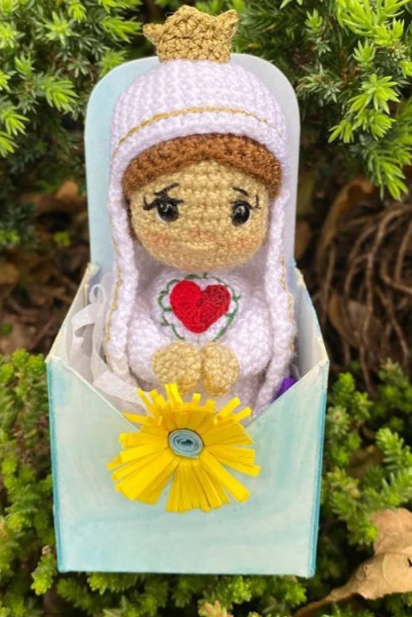 Holy Mary Miniature | Virgin Mary | Blessed Virgin Mary | Our Mother Mary. 100% handmade crochet doll. Amigurumi.