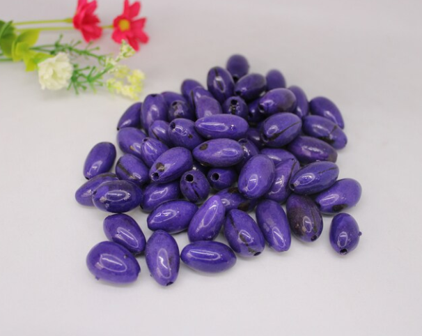 Purple beads made of camajuro seeds from Colombia. Size: 2.5 x 1.5 cm. approx. Natural beads. Pack of 30 beads. Free Shipping R.1009