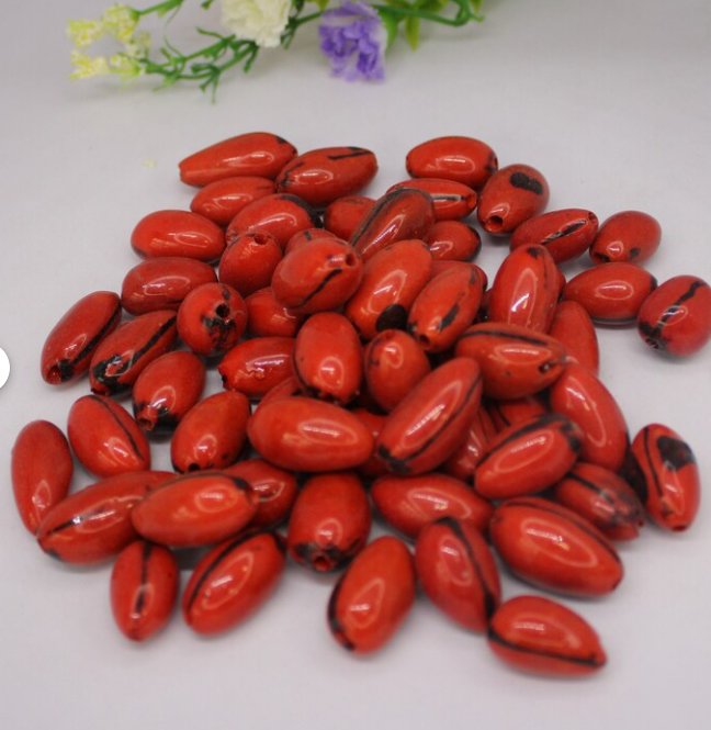 Orange beads made of camajuro seeds from Colombia. Size: 2.5 x 1.5 cm. approx. Natural beads. Pack of 30 beads. Free Shipping R.1013