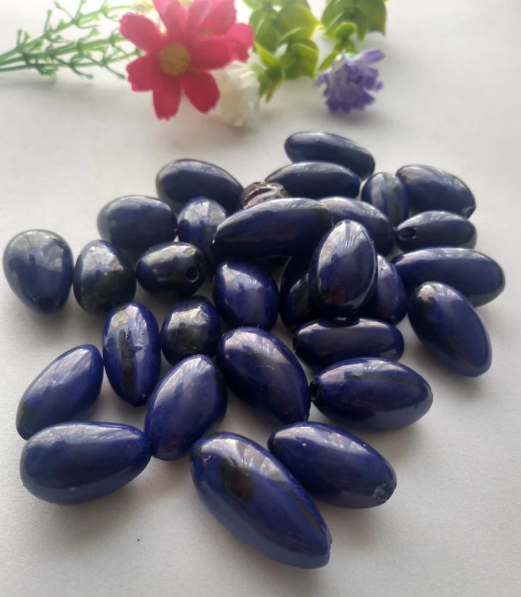 Dark Blue beads made of camajuro seeds from Colombia. Size: 2.5 x 1.5 cm. approx. Natural beads. Pack of 30 beads. Free Shipping R.1026