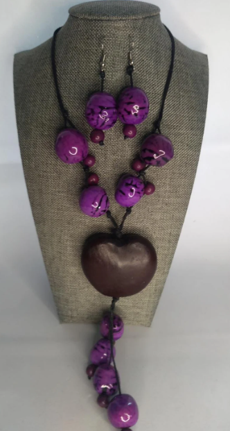 Mother's Day Bombona seed with wood pendant. Jewelry set of earrings and necklace in purple and brown. Necklace and earrings. Handmade.