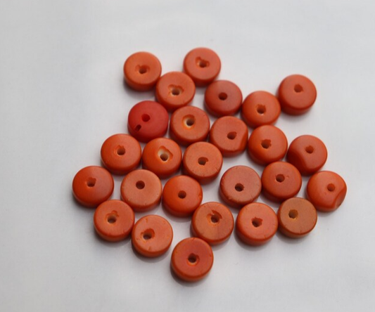 25 discs of tagua discs in Orange color. Center drilled. Size: 0,8cm. approx. Natural Jewelry Making Supplies from Colombia