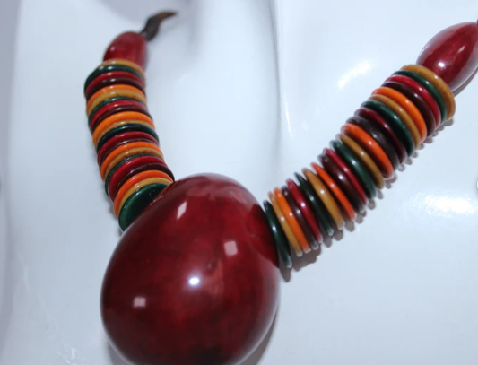 Tagua necklace with red pendant and earrings in Camajuro seed. Jewelry set. Adjustable necklace. Eco, organic jewelry. Handmade in Colombia.