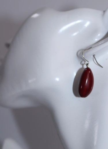 Tagua necklace with red pendant and earrings in Camajuro seed. Jewelry set. Adjustable necklace. Eco, organic jewelry. Handmade in Colombia.